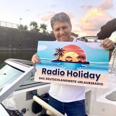 Radio Holiday Party Boot