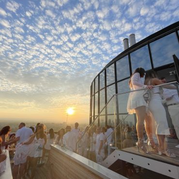 Radio Holiday White Night Party