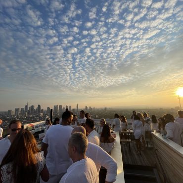 Radio Holiday White Night Party