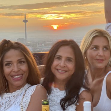 Radio Holiday White Night Party